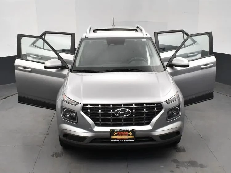 2025 Hyundai Venue - Image 10 of 12