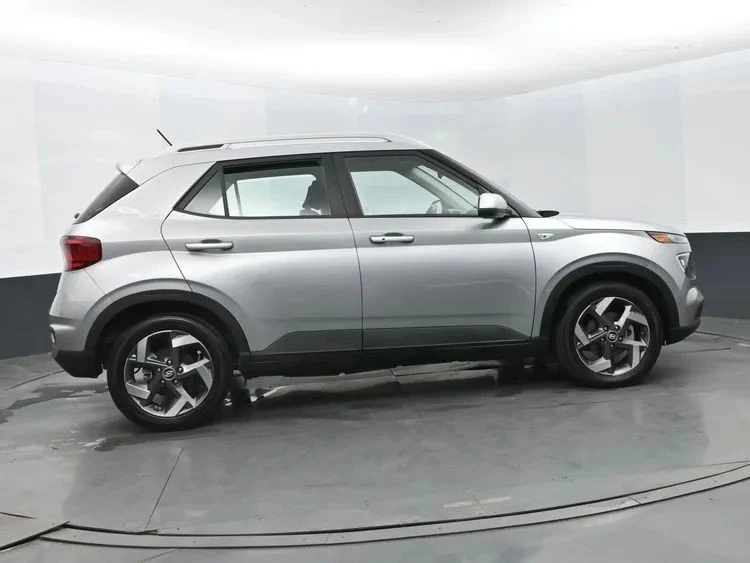 2025 Hyundai Venue - Image 4 of 12