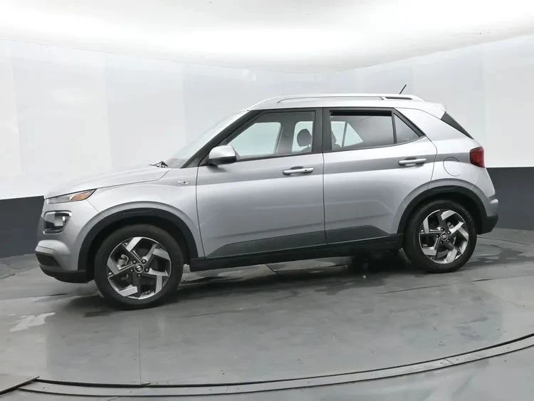 2025 Hyundai Venue - Image 5 of 12