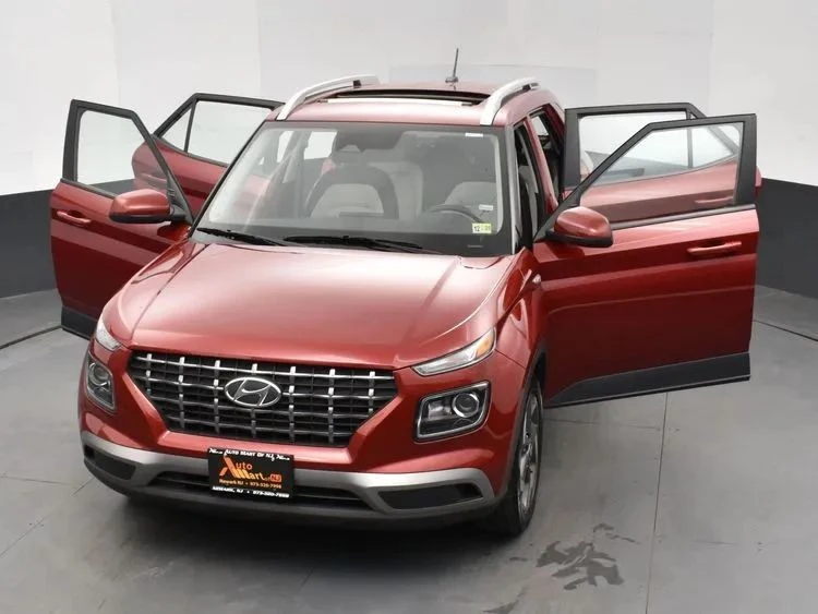 2025 Hyundai Venue - Image 10 of 12