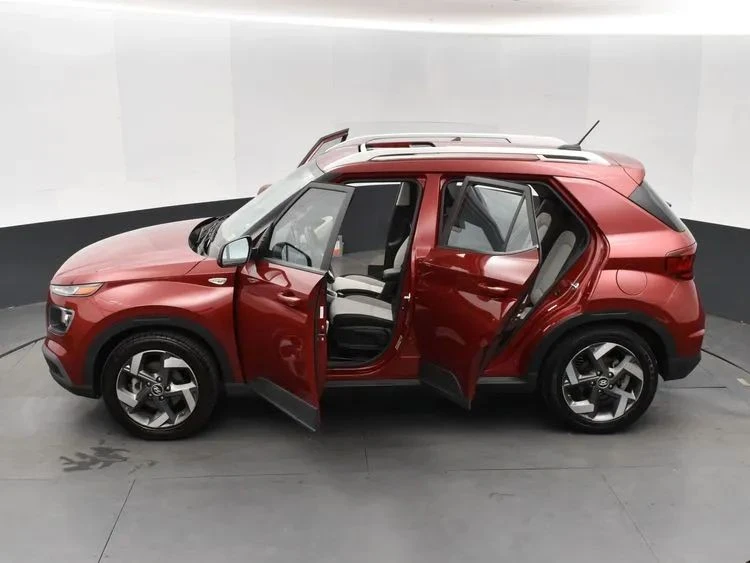 2025 Hyundai Venue - Image 7 of 12