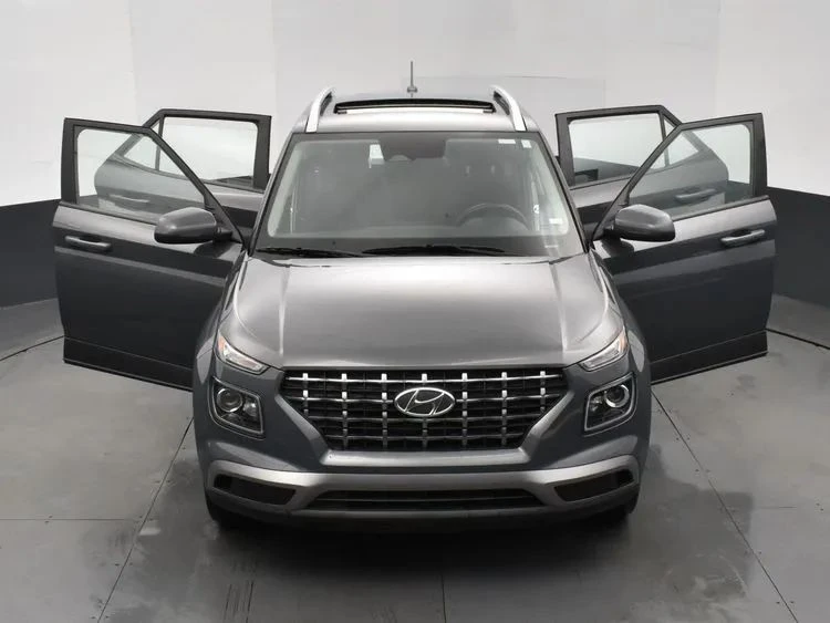 2025 Hyundai Venue - Image 10 of 12