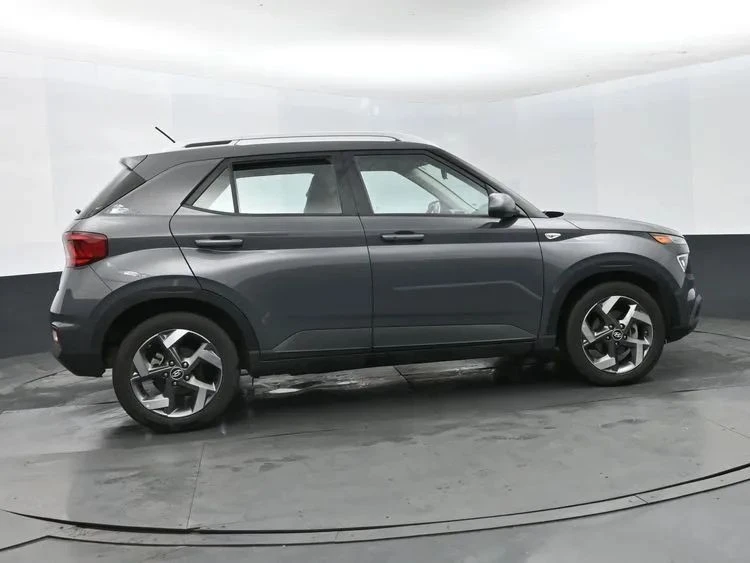 2025 Hyundai Venue - Image 4 of 12