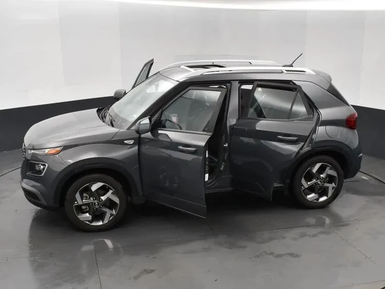 2025 Hyundai Venue - Image 7 of 12