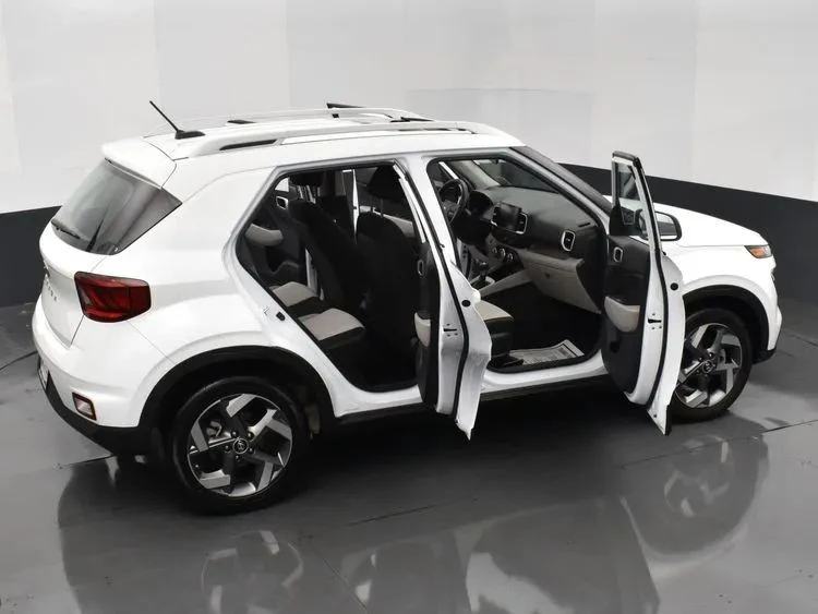 2025 Hyundai Venue - Image 6 of 12