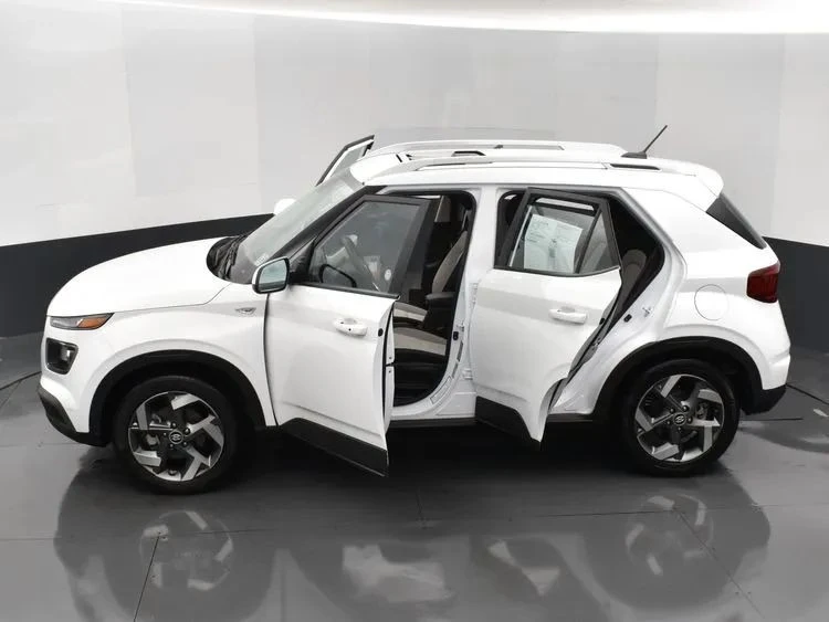 2025 Hyundai Venue - Image 7 of 12