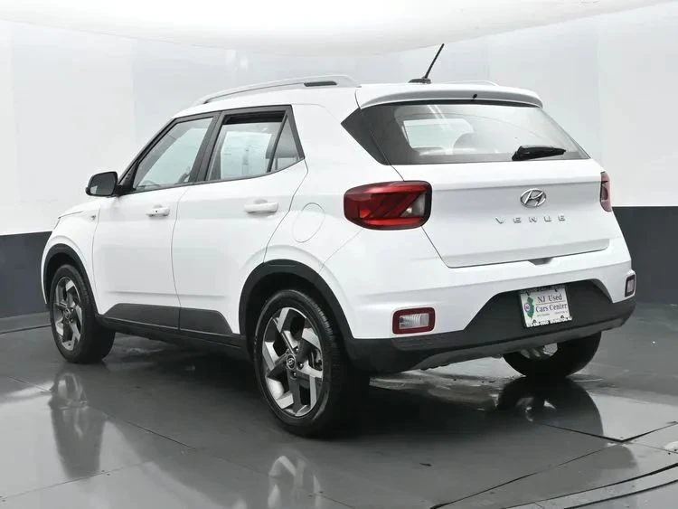 2025 Hyundai Venue - Image 9 of 12