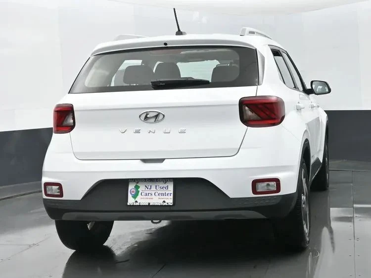 2025 Hyundai Venue - Image 8 of 12