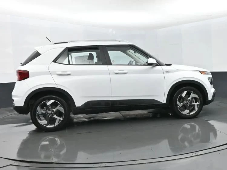 2025 Hyundai Venue - Image 4 of 12