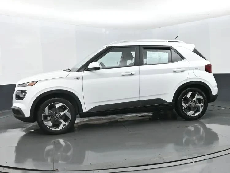 2025 Hyundai Venue - Image 5 of 12