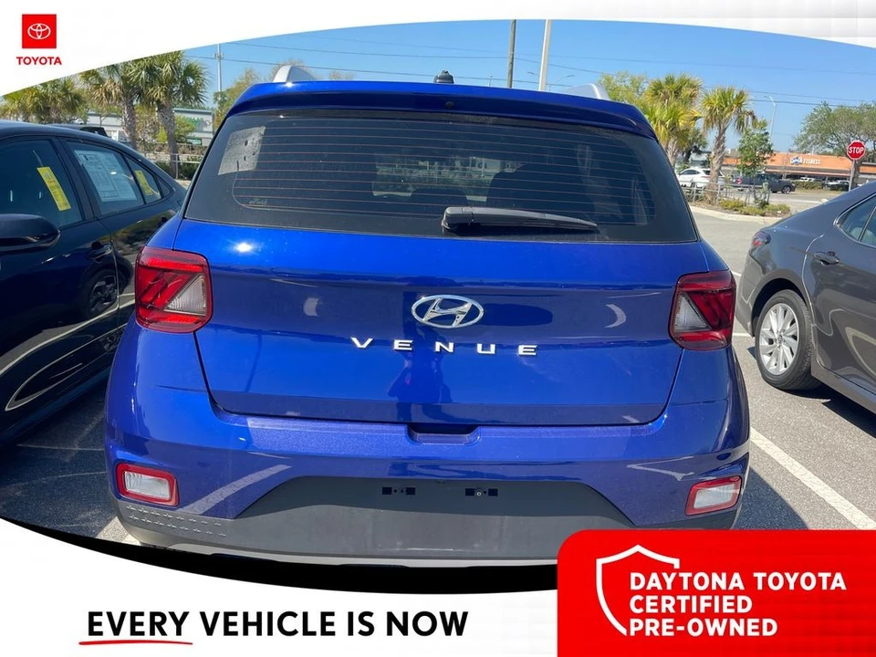 2025 Hyundai Venue - Image 5 of 10