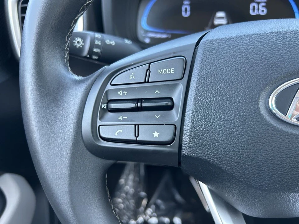 2025 Hyundai Venue - Image 14 of 21