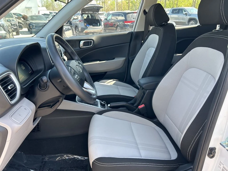 2025 Hyundai Venue - Image 9 of 21