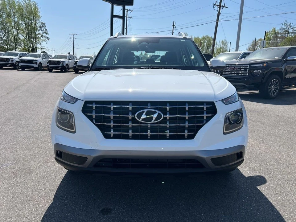 2025 Hyundai Venue - Image 8 of 21