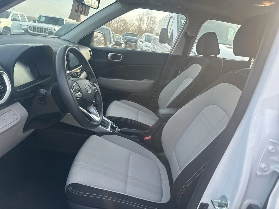 2025 Hyundai Venue - Image 5 of 7
