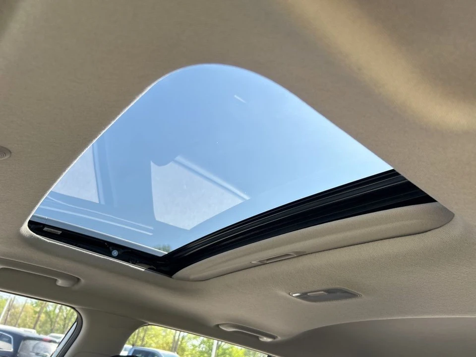 2025 Hyundai Venue - Image 10 of 21
