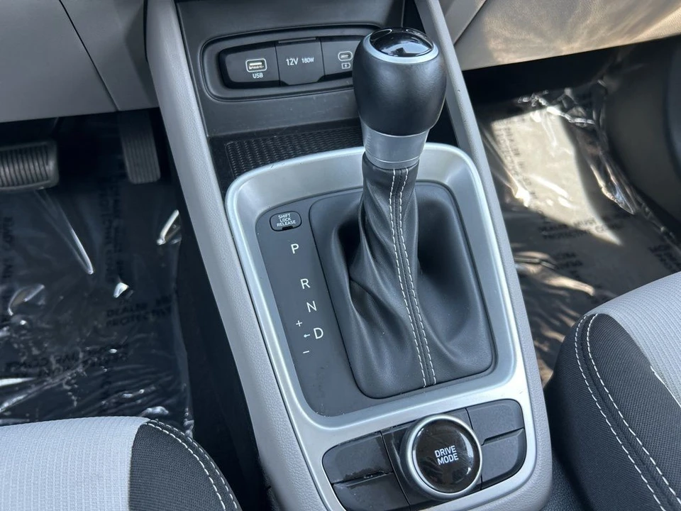 2025 Hyundai Venue - Image 16 of 21
