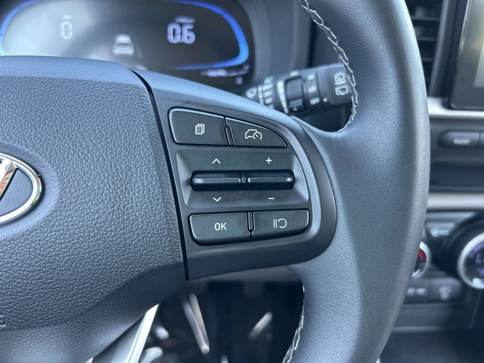 2025 Hyundai Venue - Image 15 of 21