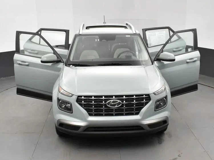 2025 Hyundai Venue - Image 10 of 12