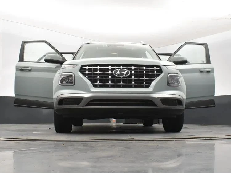 2025 Hyundai Venue - Image 11 of 12