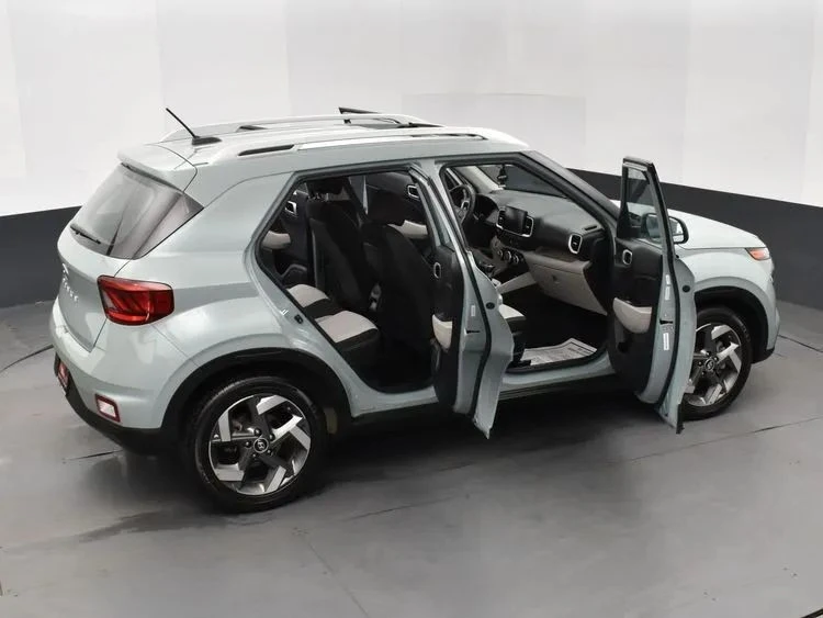 2025 Hyundai Venue - Image 6 of 12