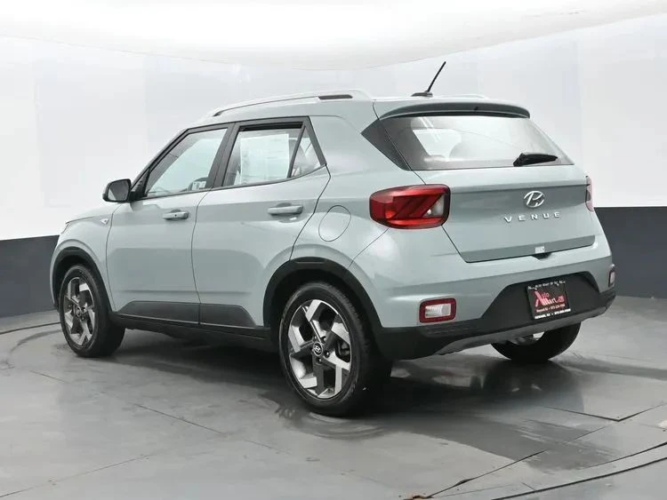 2025 Hyundai Venue - Image 9 of 12