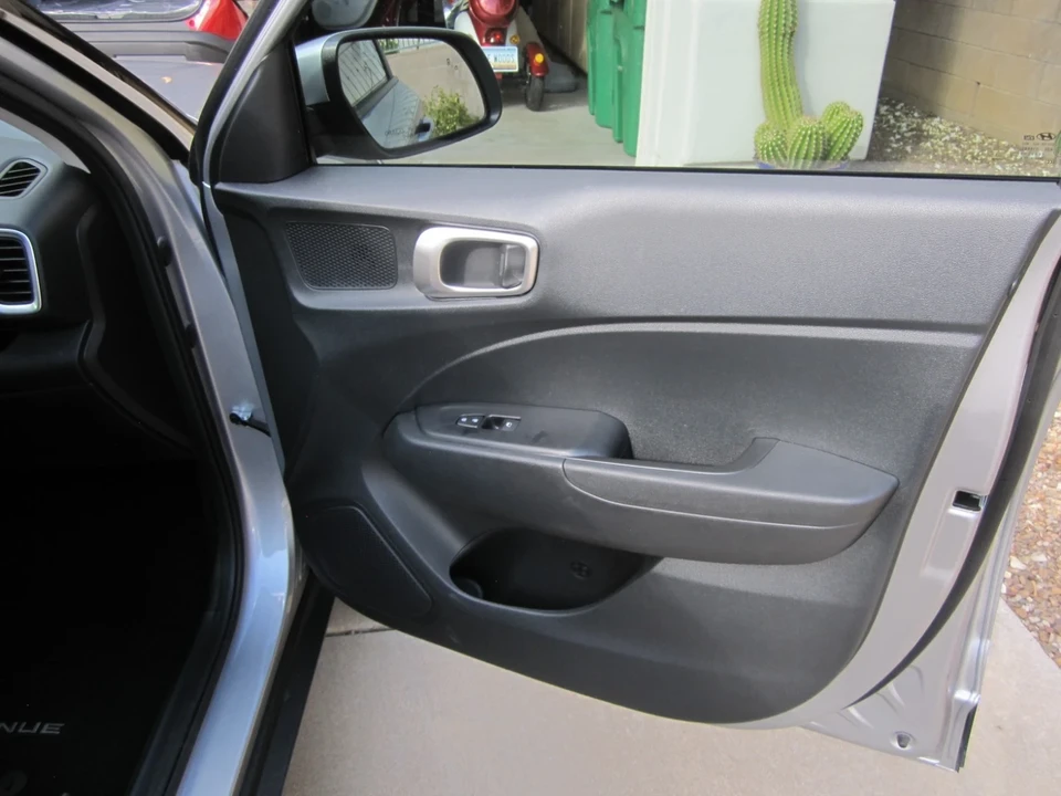 2025 Hyundai Venue - Image 10 of 21
