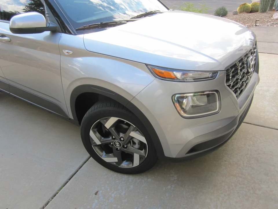 2025 Hyundai Venue - Image 5 of 21