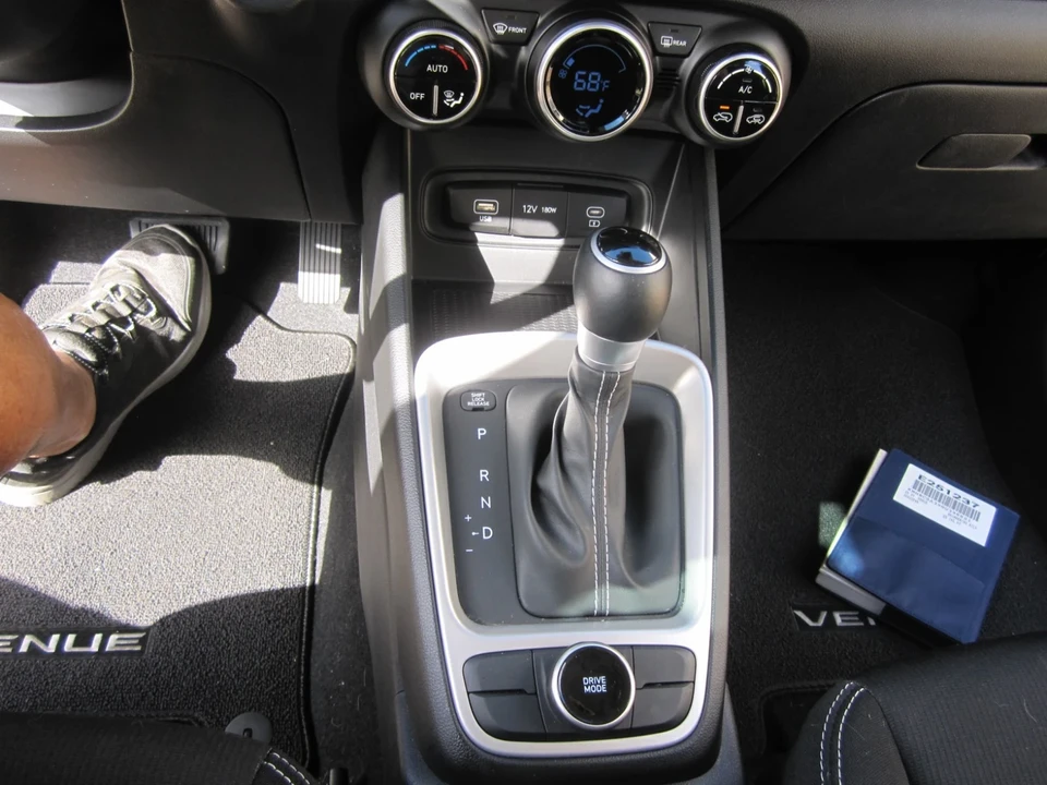 2025 Hyundai Venue - Image 16 of 21
