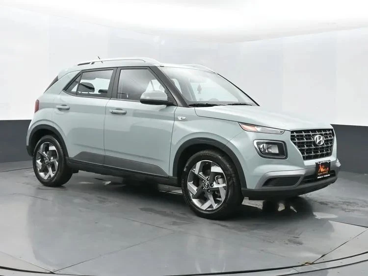2025 Hyundai Venue - Image 8 of 12