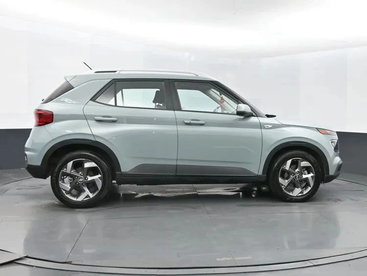 2025 Hyundai Venue - Image 9 of 12