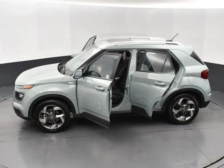 2025 Hyundai Venue - Image 7 of 12