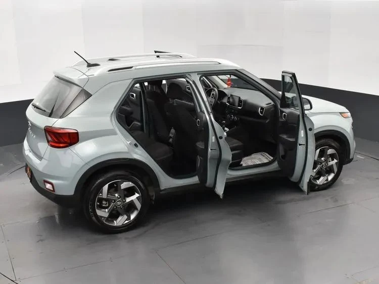 2025 Hyundai Venue - Image 6 of 12