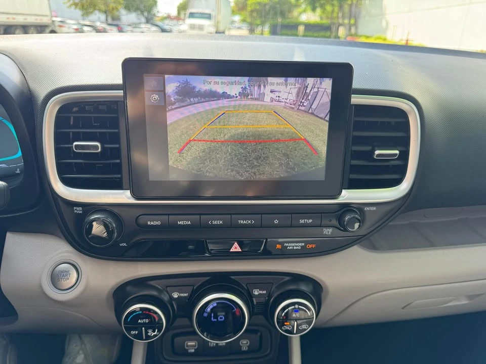2025 Hyundai Venue - Image 4 of 8