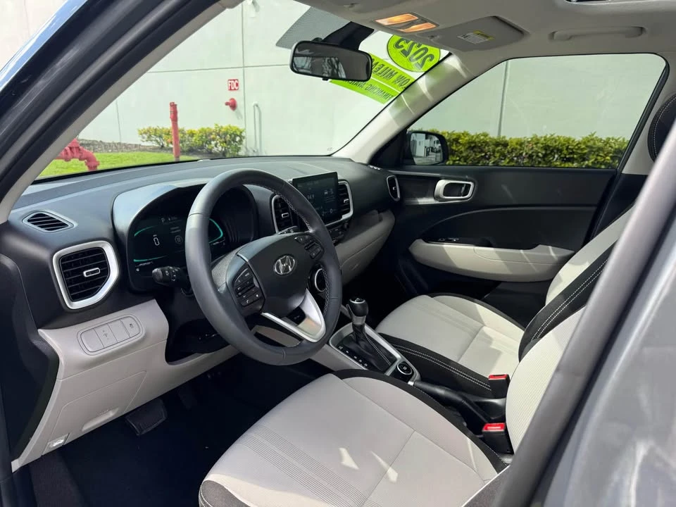 2025 Hyundai Venue - Image 6 of 8