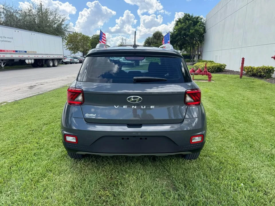 2025 Hyundai Venue - Image 7 of 8