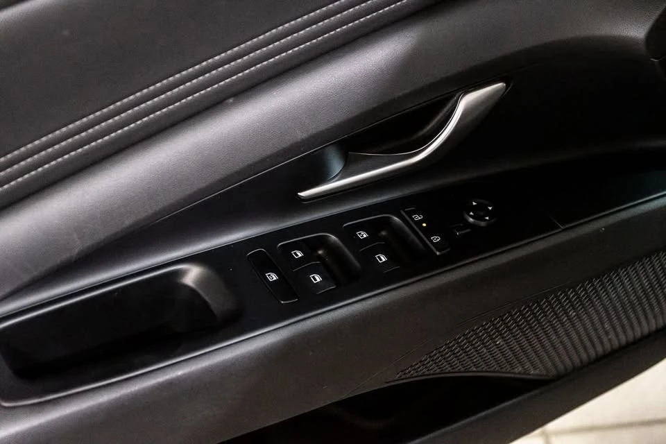 2025 Hyundai Elantra - Image 18 of 20