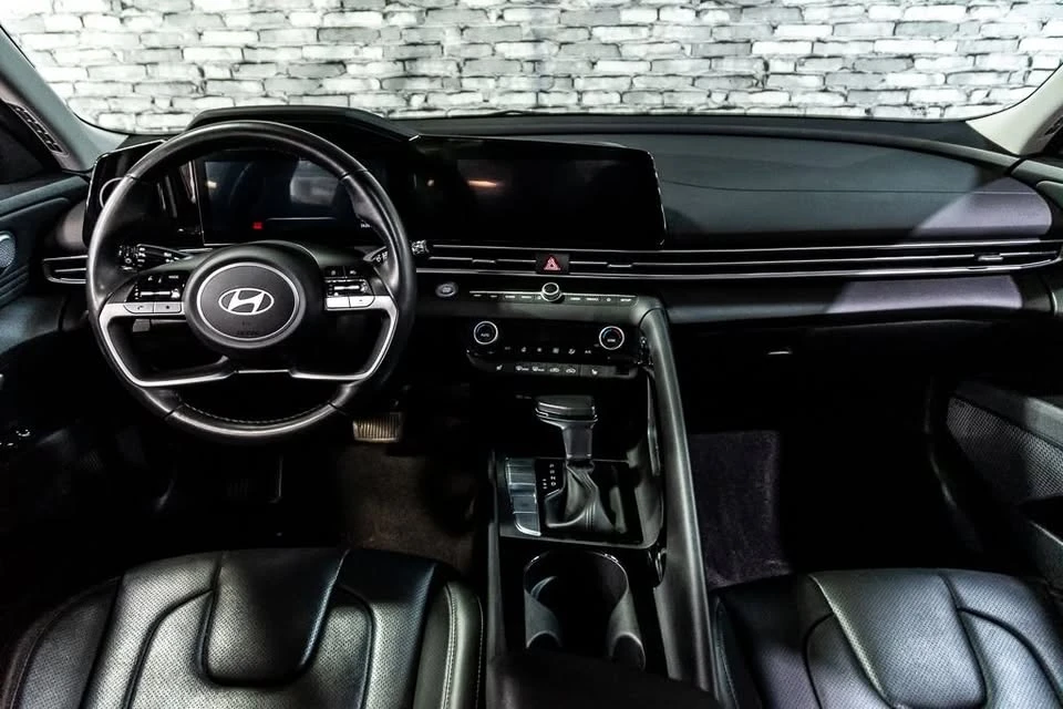 2025 Hyundai Elantra - Image 4 of 20