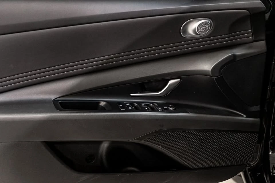 2025 Hyundai Elantra - Image 16 of 20