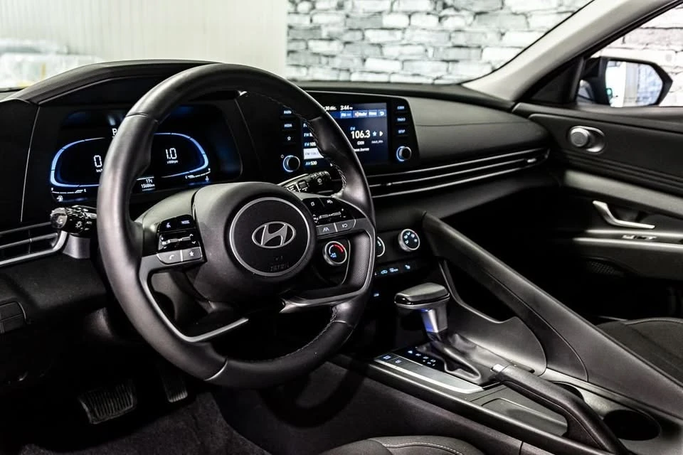 2025 Hyundai Elantra - Image 19 of 20