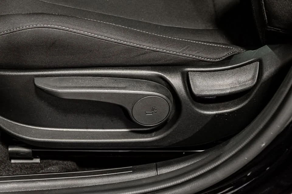 2025 Hyundai Elantra - Image 17 of 20