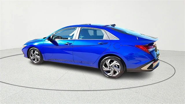 2025 Hyundai Elantra - Image 5 of 18