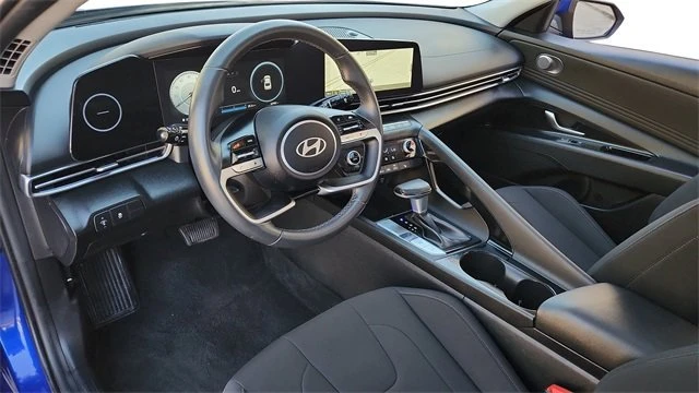 2025 Hyundai Elantra - Image 12 of 18