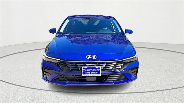 2025 Hyundai Elantra - Image 2 of 18