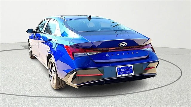 2025 Hyundai Elantra - Image 6 of 18