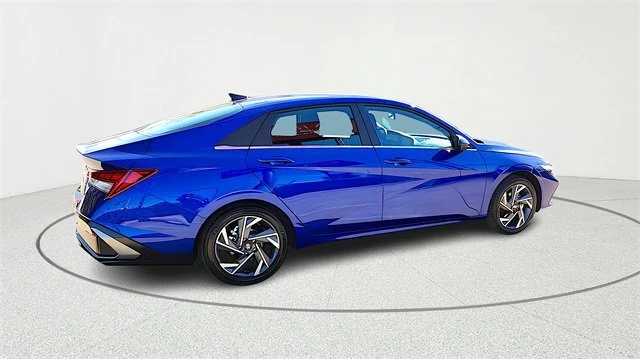 2025 Hyundai Elantra - Image 8 of 19