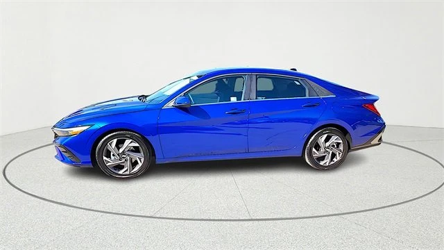 2025 Hyundai Elantra - Image 4 of 18