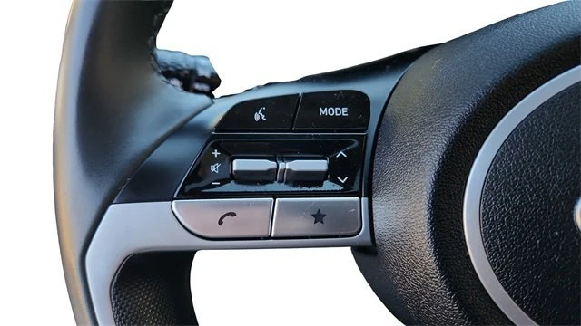 2025 Hyundai Elantra - Image 18 of 19