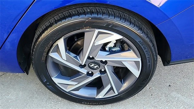 2025 Hyundai Elantra - Image 8 of 18
