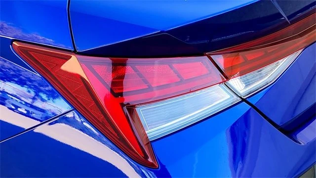 2025 Hyundai Elantra - Image 11 of 19